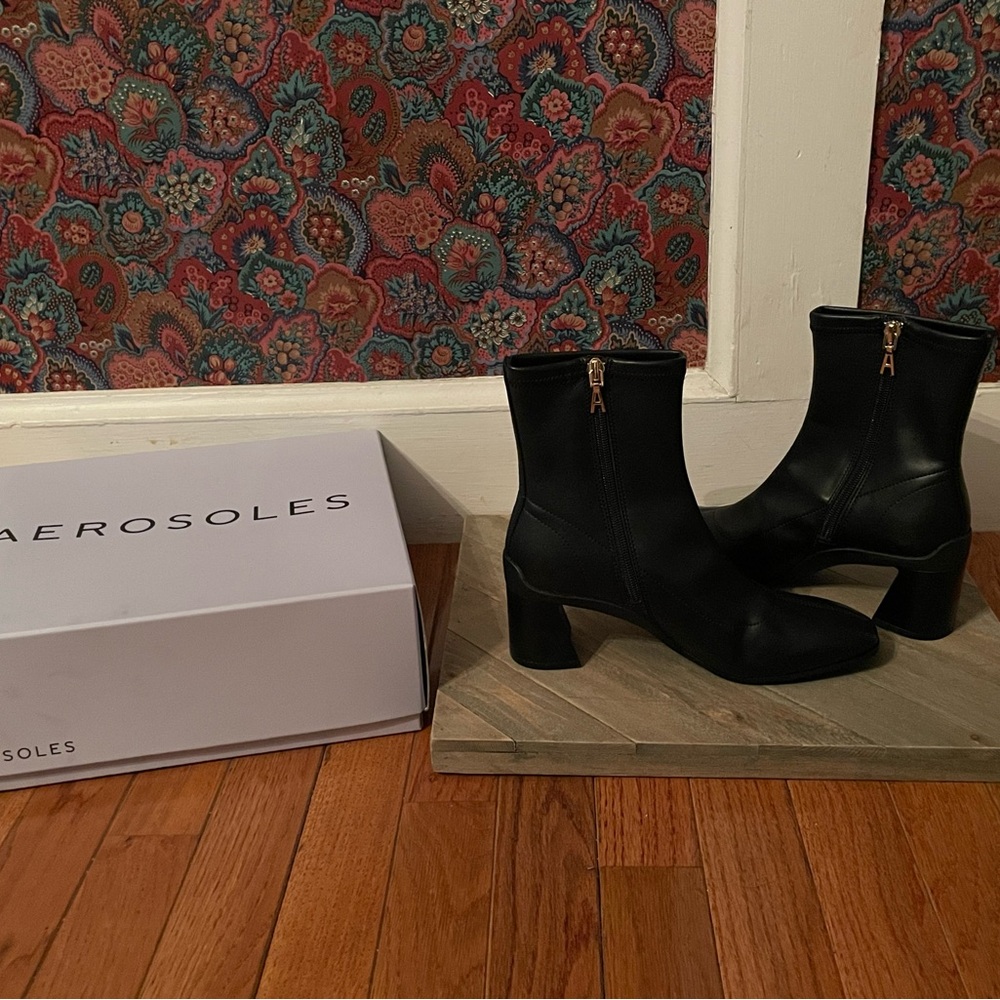 AEROSOLES “Corinda” Black Ankle Booties. New In Box  Size 6
NBW